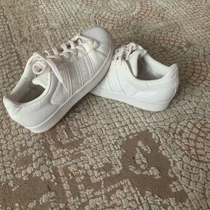 Women’s Adidas Shell Toe size: 7